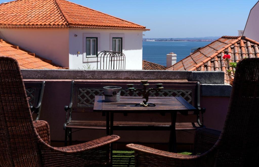 Alfama Patio Apartments Lisbon Bagian luar foto