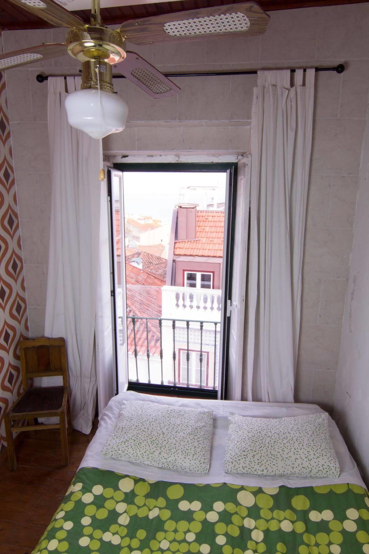 Alfama Patio Apartments Lisbon Bagian luar foto