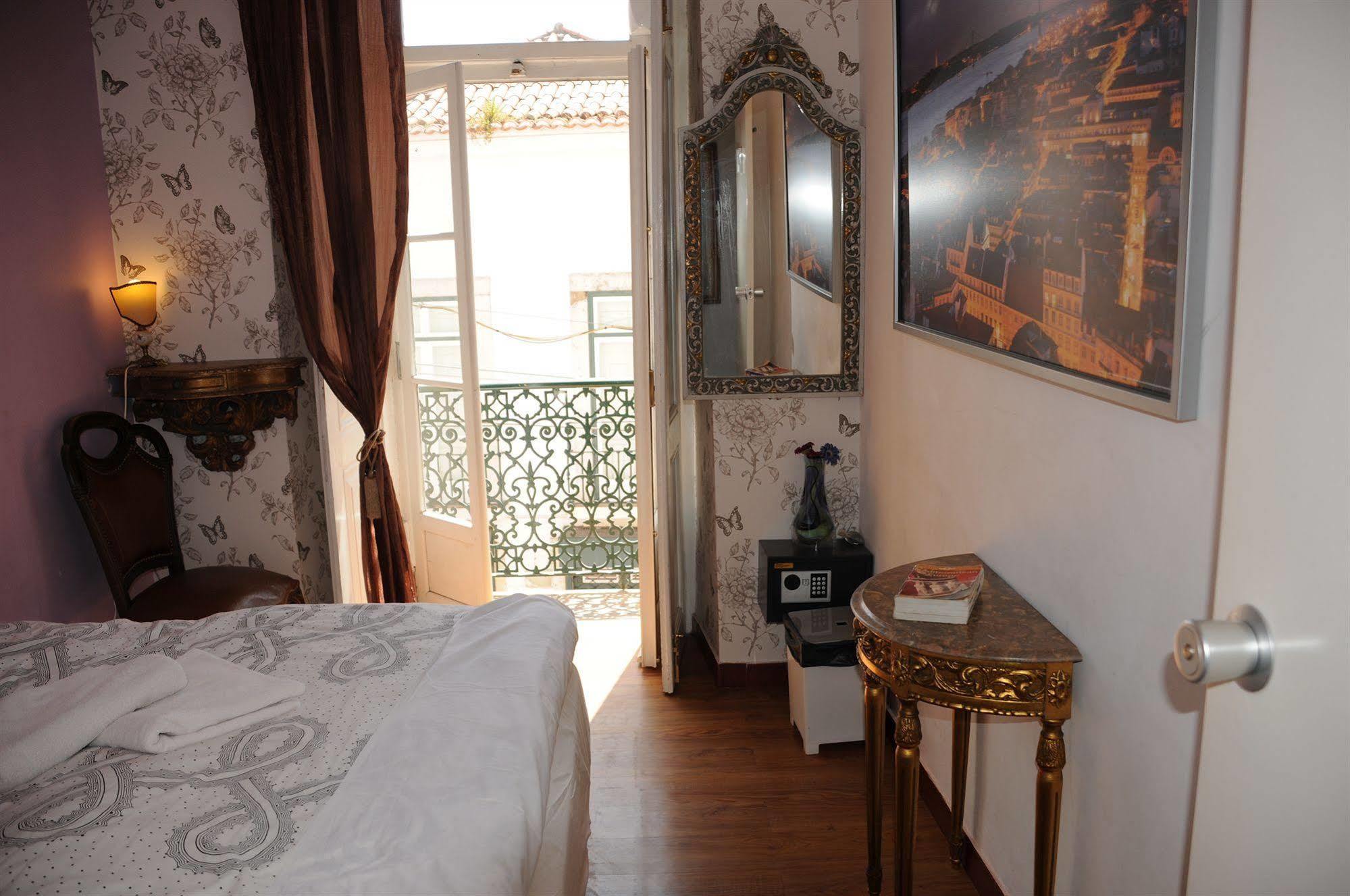 Alfama Patio Apartments Lisbon Bagian luar foto
